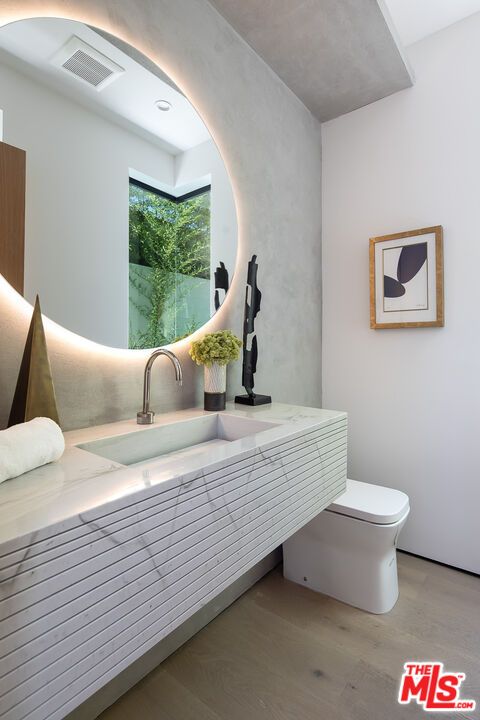 Bathroom, Interior, Recessed Lighting, Wood Texture Flooring