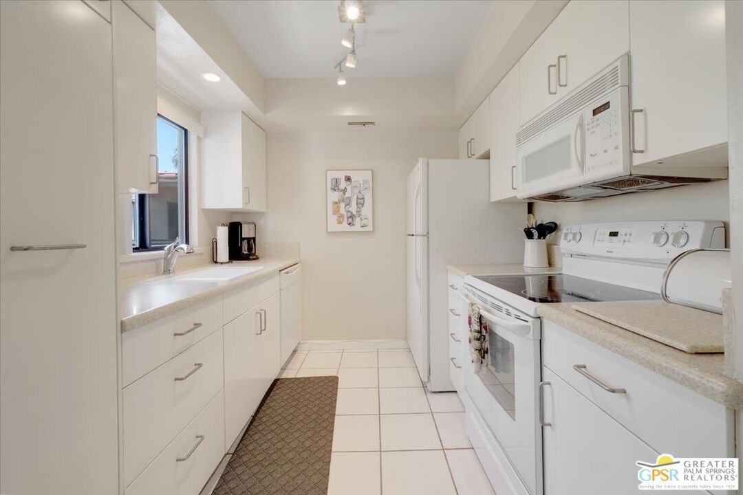 Interior, Kitchen, Recessed Lighting, Washer