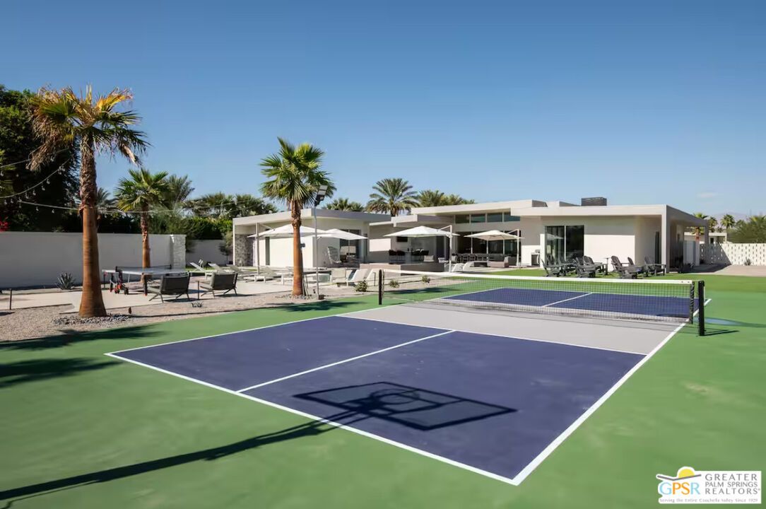 Exterior, Tennis Courts