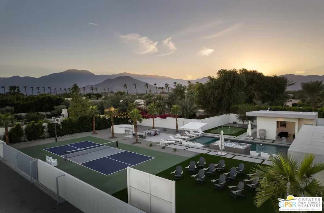 Exterior, Tennis Courts