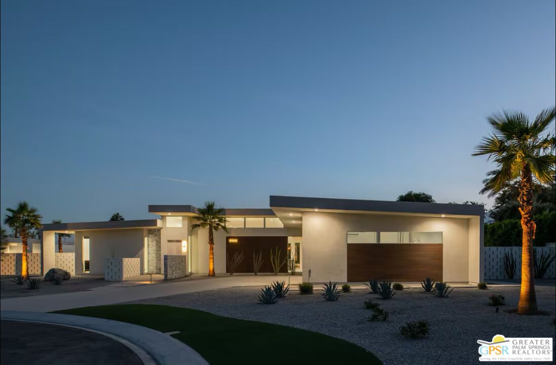 Attached, Backyard, Exterior, Facade, Modern