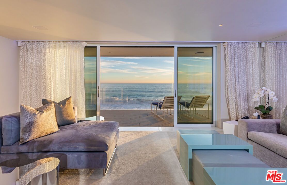 Interior, Living room, Recessed Lighting, Water