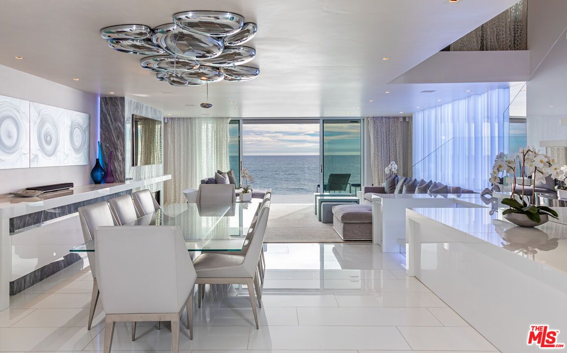 Dining room, Interior, Living room, Recessed Lighting, Water