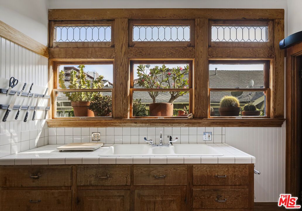 Bathroom, Interior, Tile Countertops