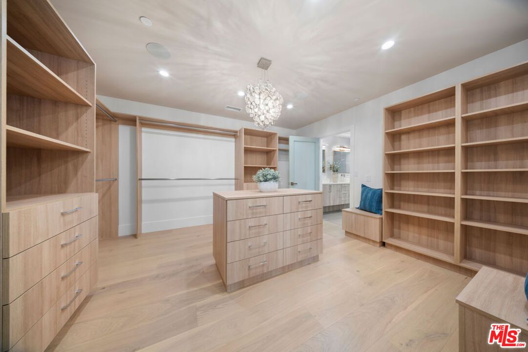 Chandelier, Interior, Pendant Lights, Recessed Lighting, Walk-in Closets, Wood Texture Flooring