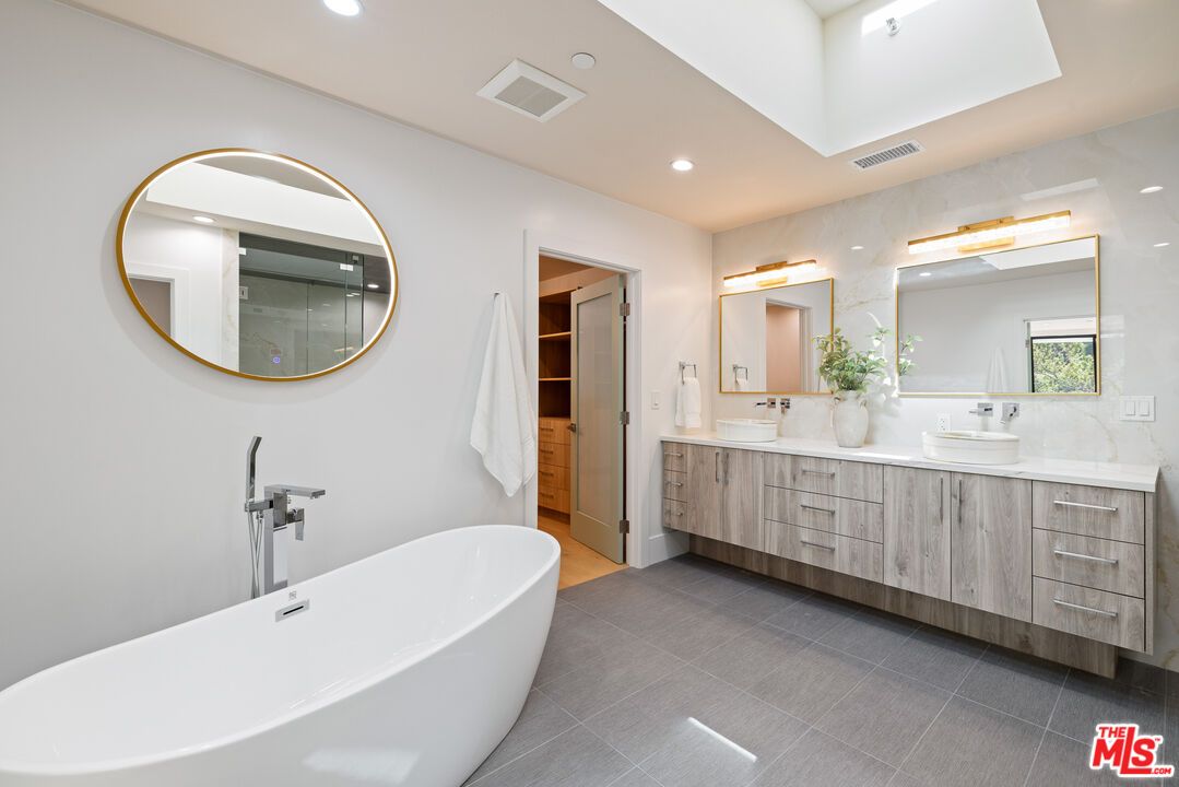 Bathroom, Dual Sink Vanities, Free Standing Baths, Interior, Recessed Lighting