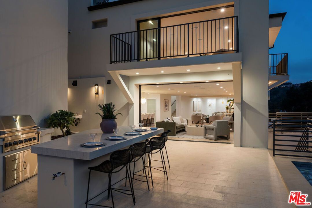 Exterior, Outdoor Kitchen