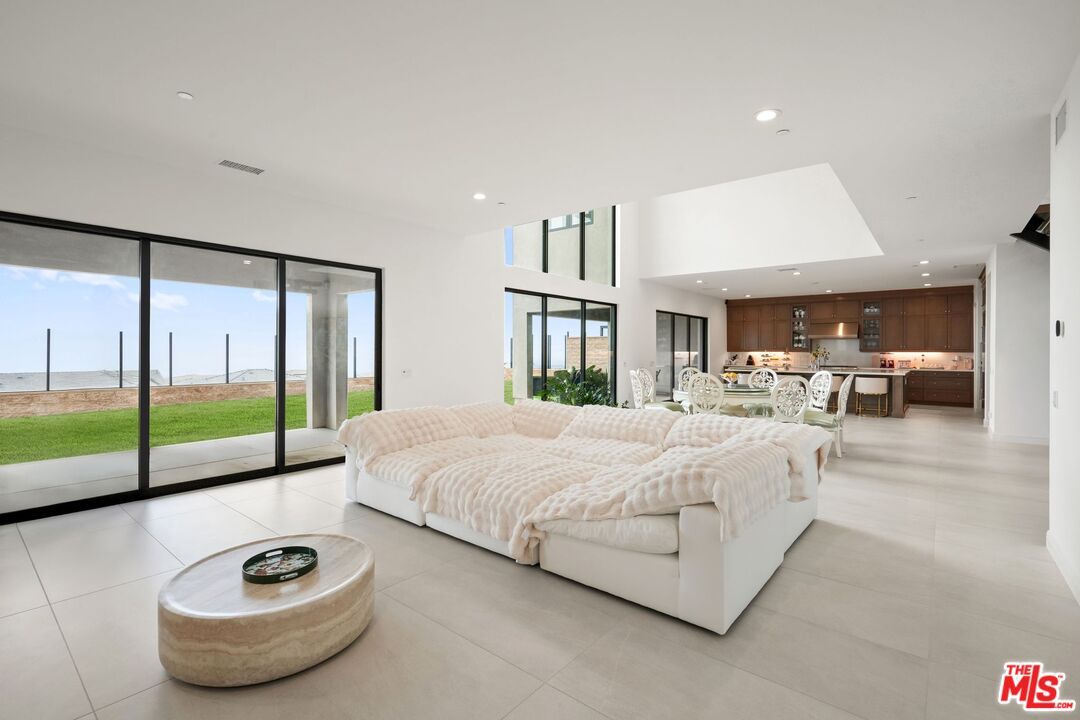 Bedroom, Interior, Kitchen, Recessed Lighting, Stainless Steel Appliances