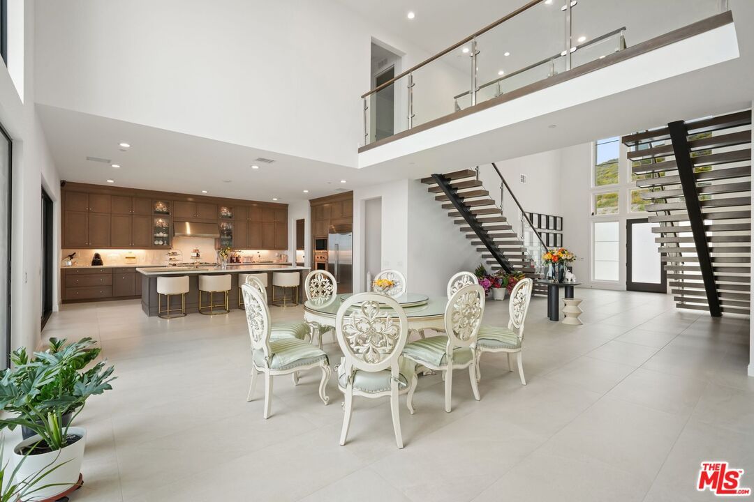 Dining room, Interior, Kitchen, Recessed Lighting, Stainless Steel Appliances