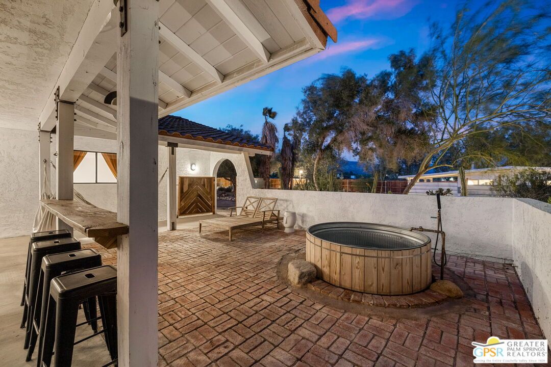 Exterior, Hot Tub, Pool