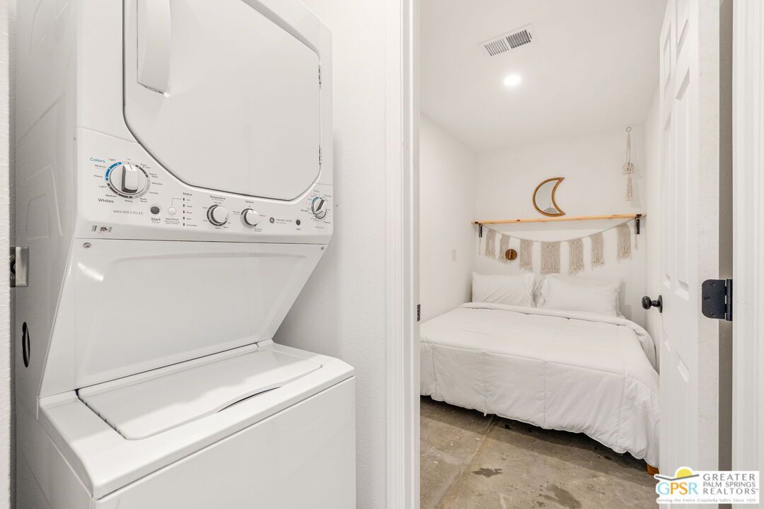 Bedroom, Interior, Recessed Lighting, Utility Closets, Washer