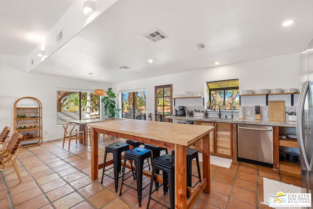 Dining room, Interior, Kitchen, Recessed Lighting, Stainless Steel Appliances