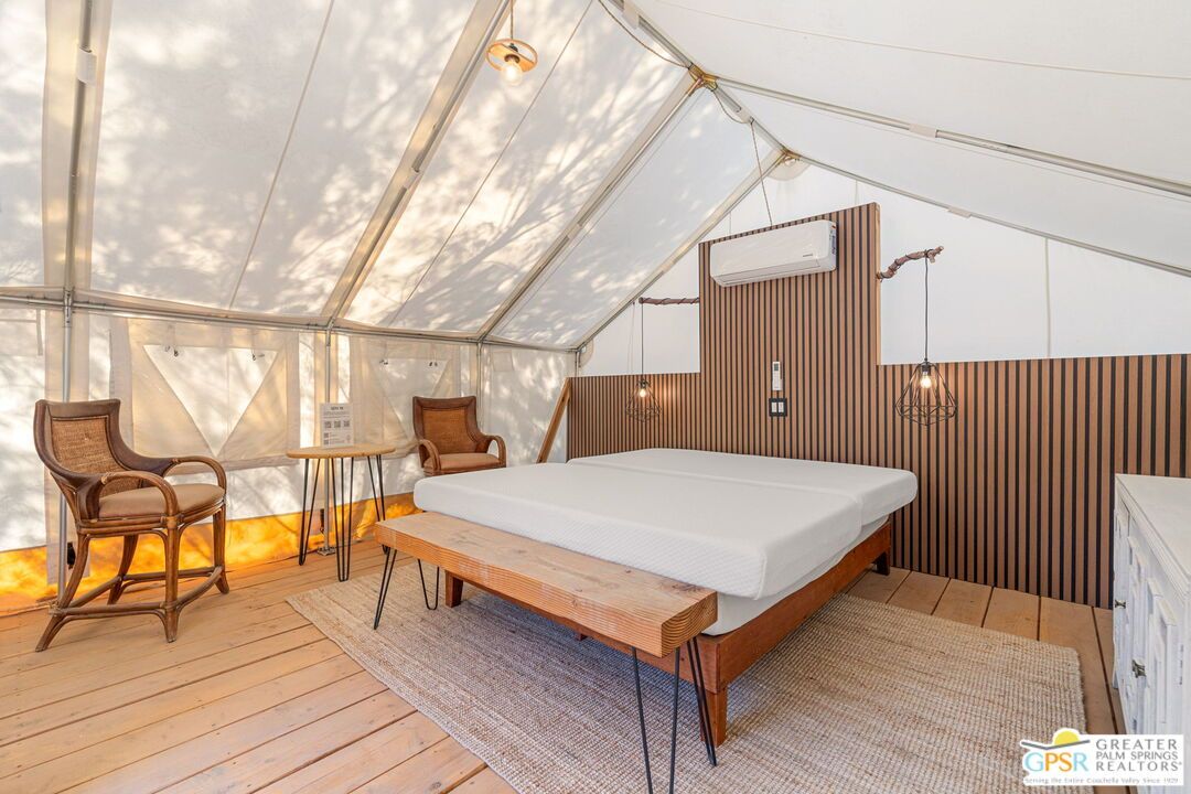 Interior, Pendant Lights, Sun Room, Wood Texture Flooring