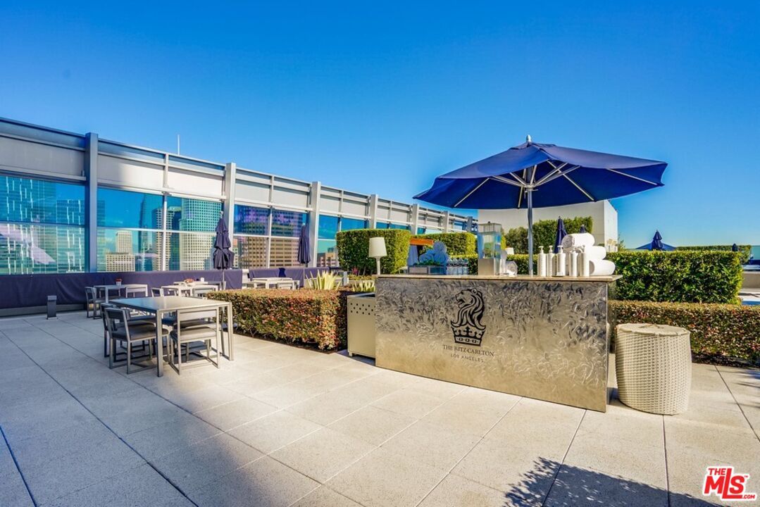 Exterior, Outdoor Kitchen