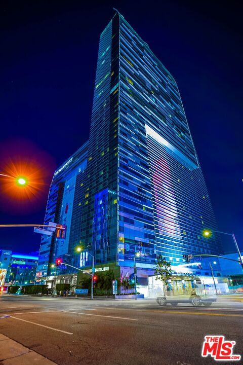 Exterior, Facade, Highrise