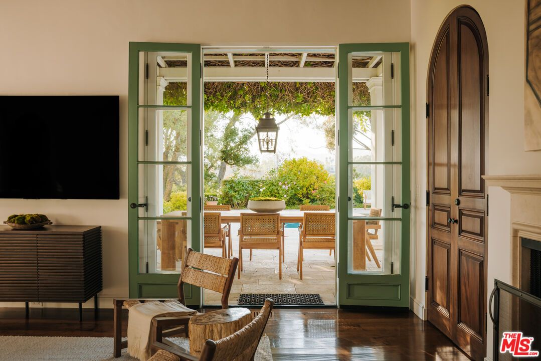 Dining room, Fireplace, Interior, Wood Texture Flooring