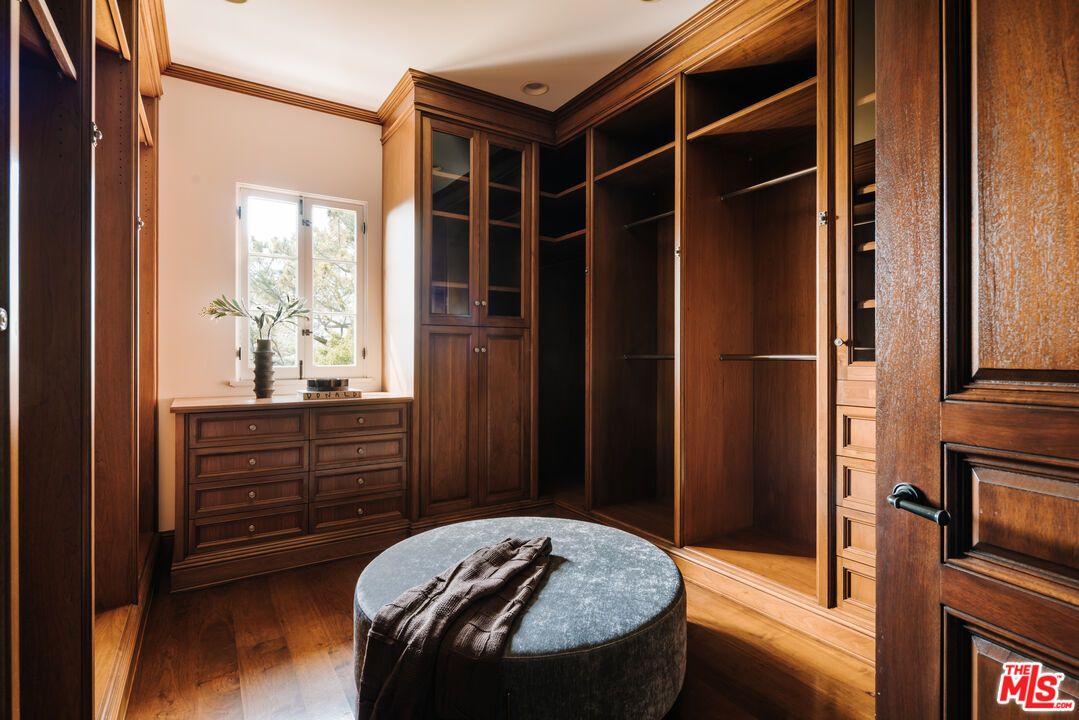 Interior, Recessed Lighting, Walk-in Closets, Wood Texture Flooring