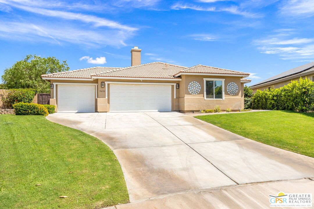 Attached, Exterior, Facade, Mediterranean