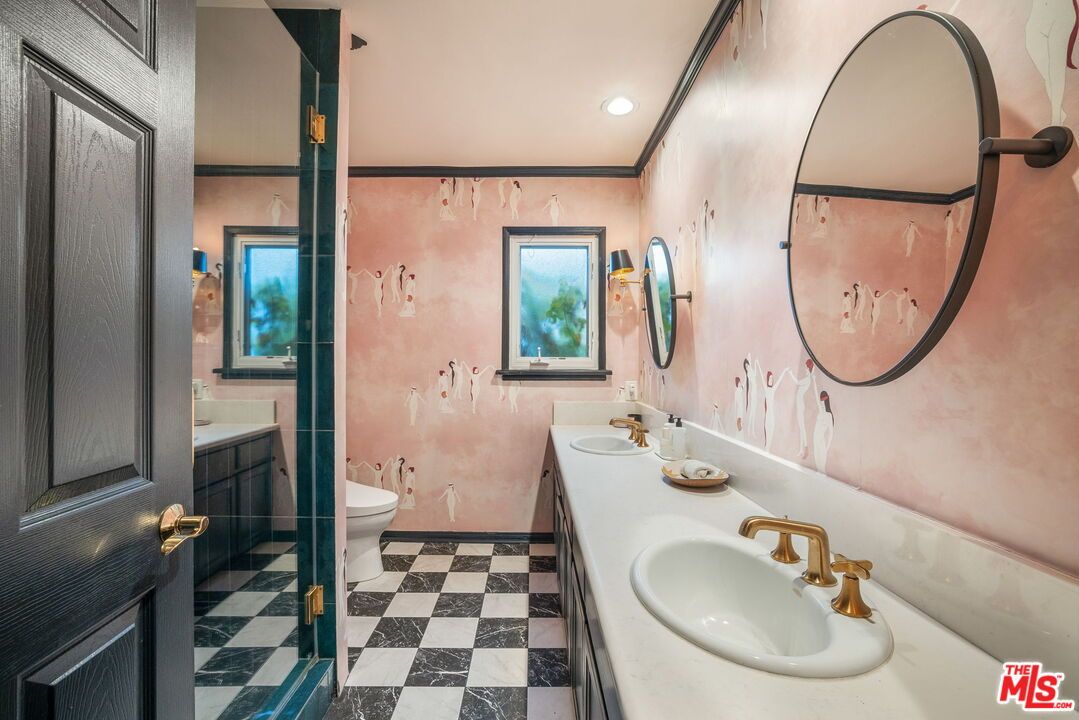 Bathroom, Dual Sink Vanities, Interior, Recessed Lighting