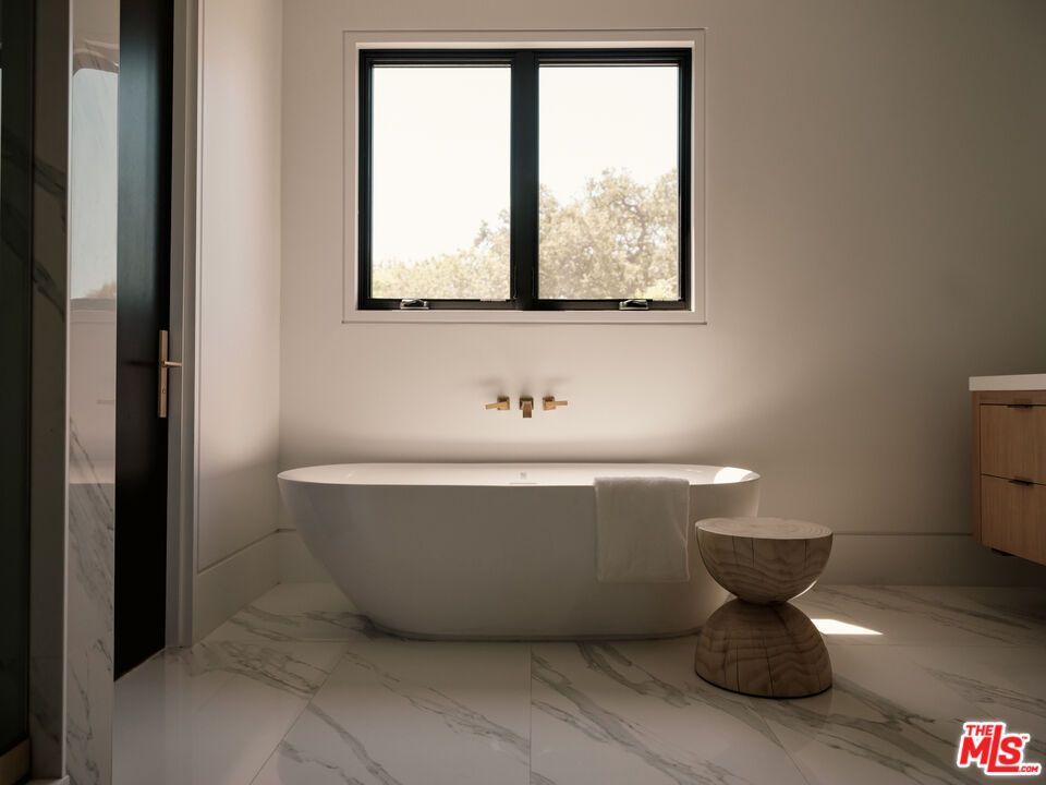 Bathroom, Free Standing Baths, Interior, Marble, Marble Walls