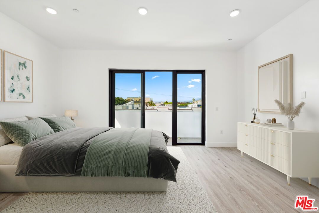 Bedroom, Interior, Recessed Lighting, Water, Wood Texture Flooring