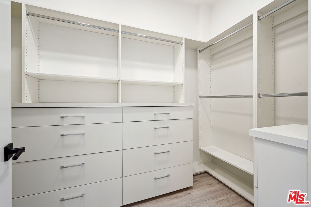 Interior, Walk-in Closets, Wood Texture Flooring