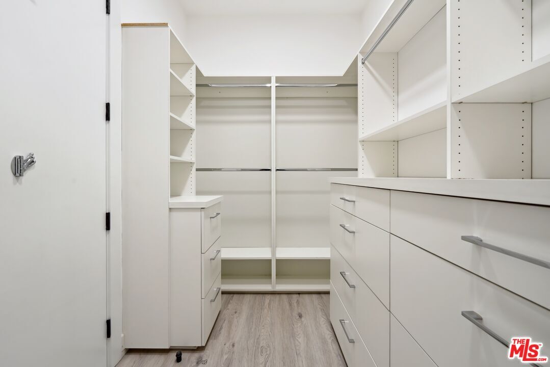 Interior, Walk-in Closets, Wood Texture Flooring