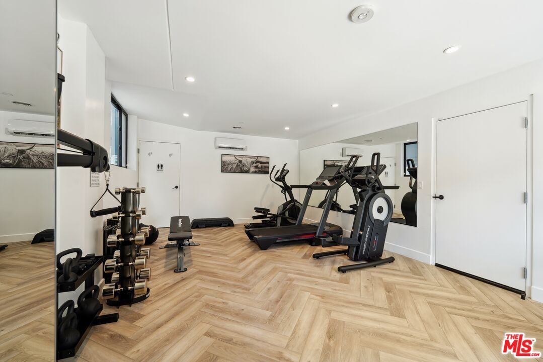 Fitness Equipment, Interior, Recessed Lighting, Wood Texture Flooring