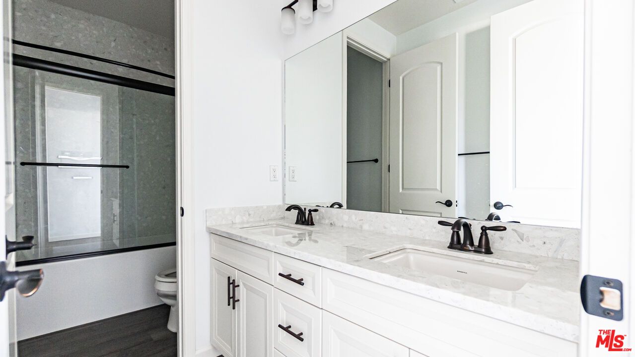 Bathroom, Dual Sink Vanities, Interior, Wood Texture Flooring