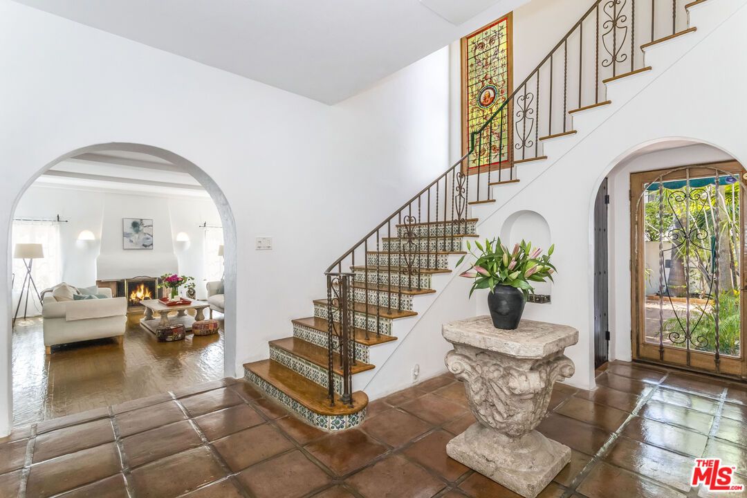 Fireplace, Interior, Living room