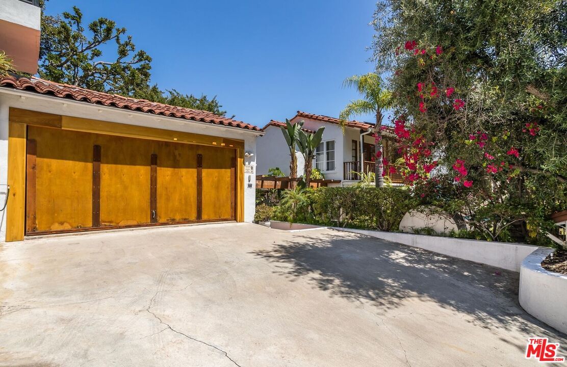 Detached Garage, Exterior