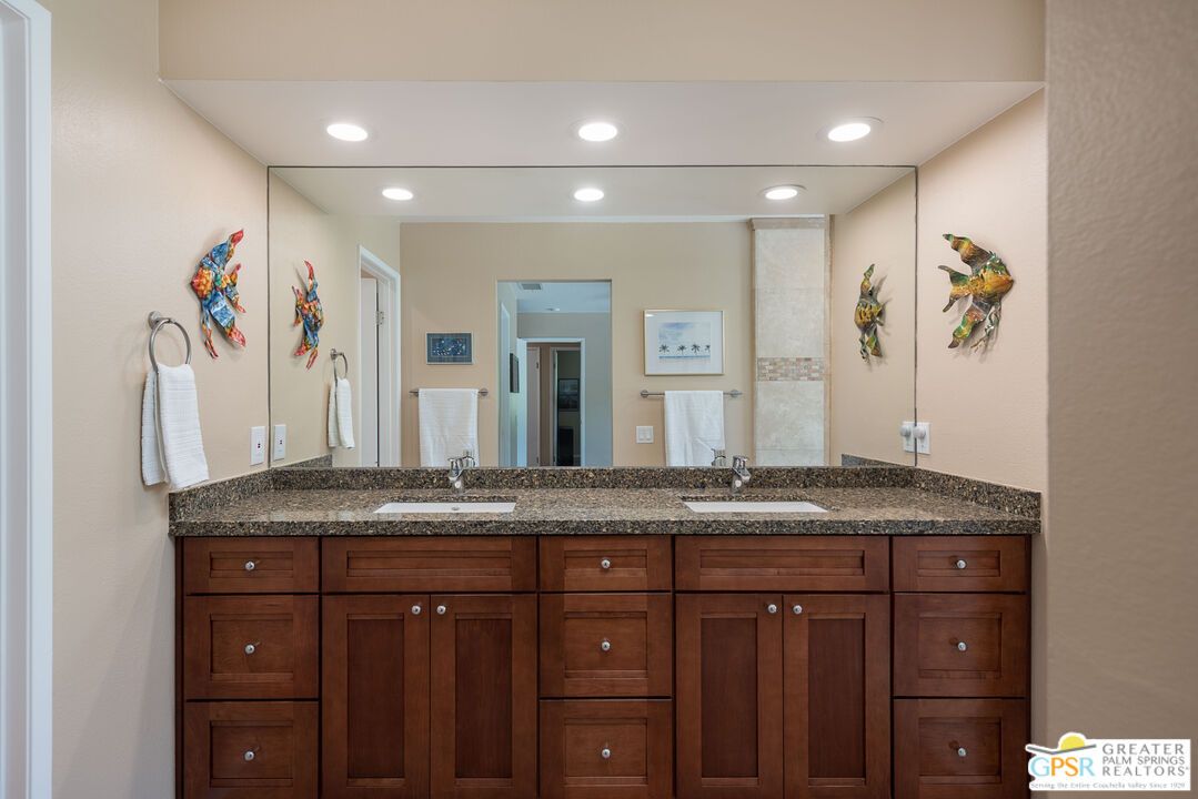 Bathroom, Dual Sink Vanities, Interior, Recessed Lighting