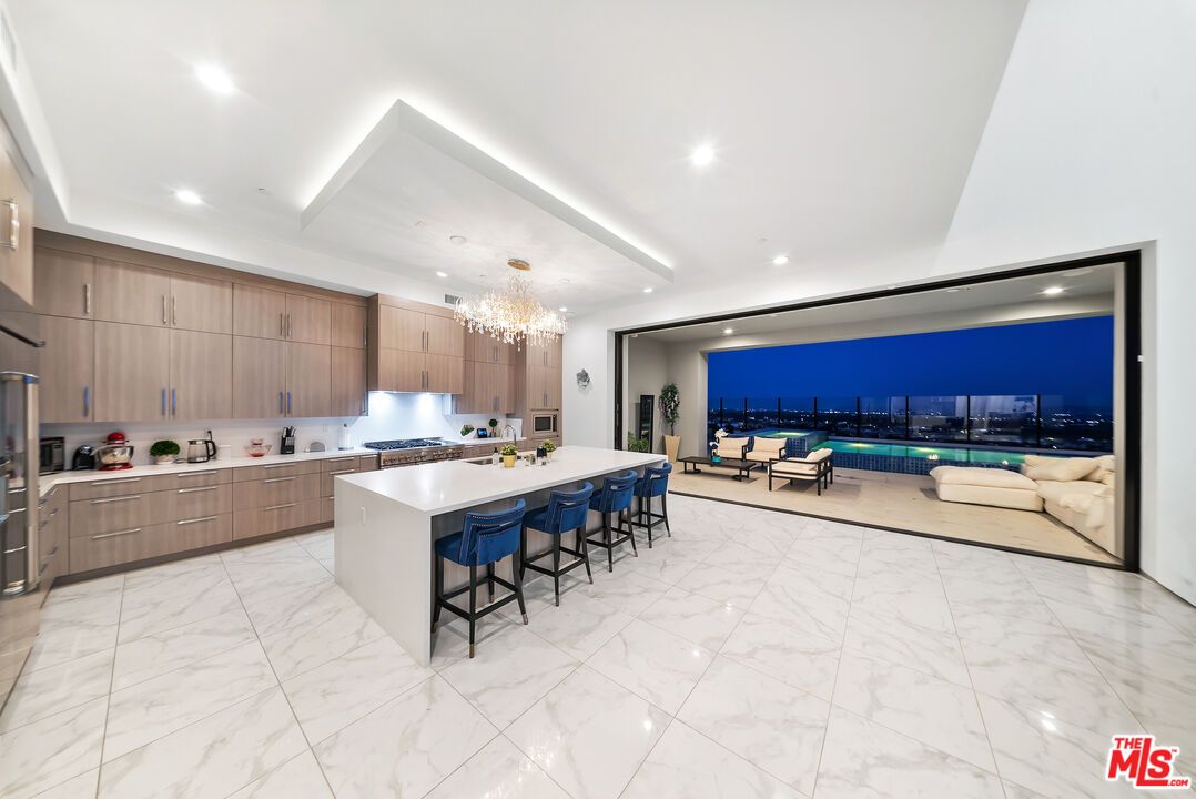 Chandelier, Interior, Kitchen, Living room, Marble, Recessed Lighting