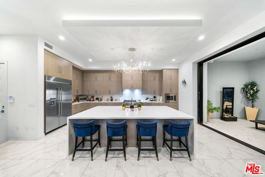 Chandelier, Interior, Kitchen, Marble, Recessed Lighting, Stainless Steel Appliances