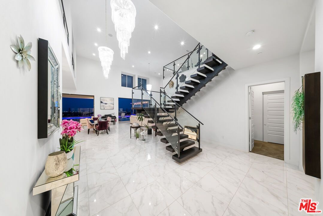 Chandelier, Dining room, Interior, Marble, Recessed Lighting