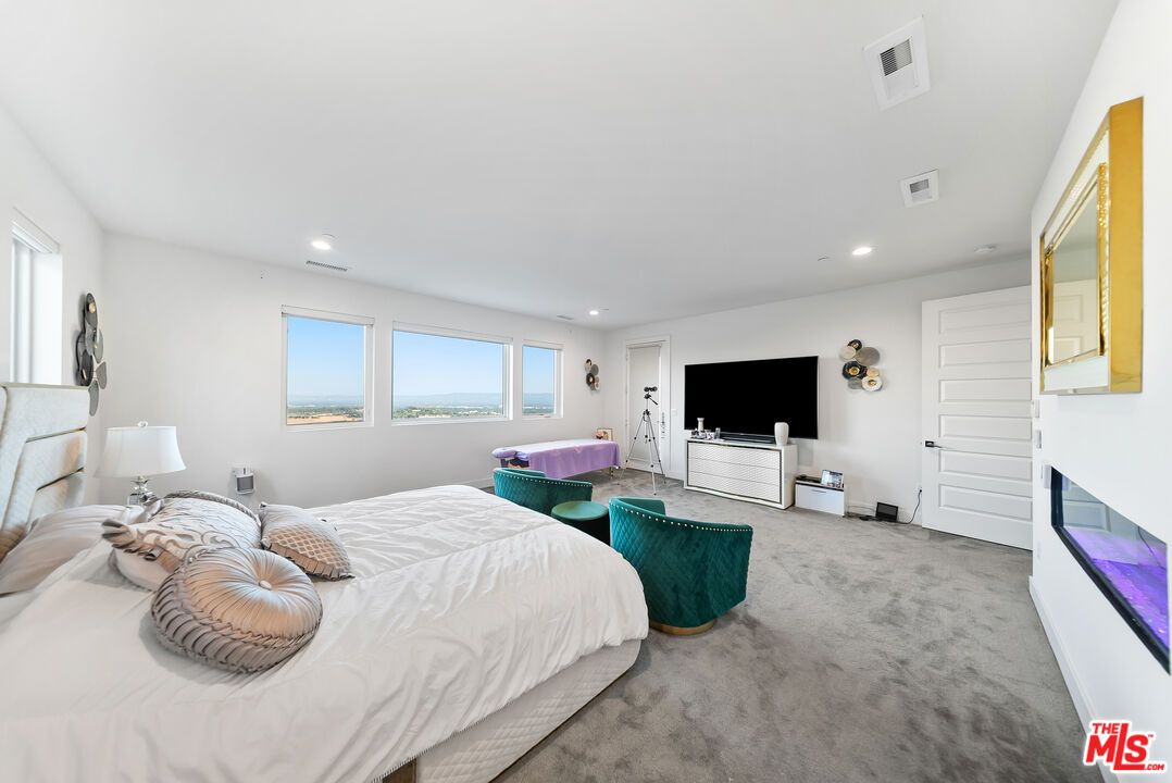 Bedroom, Fireplace, Interior, Recessed Lighting