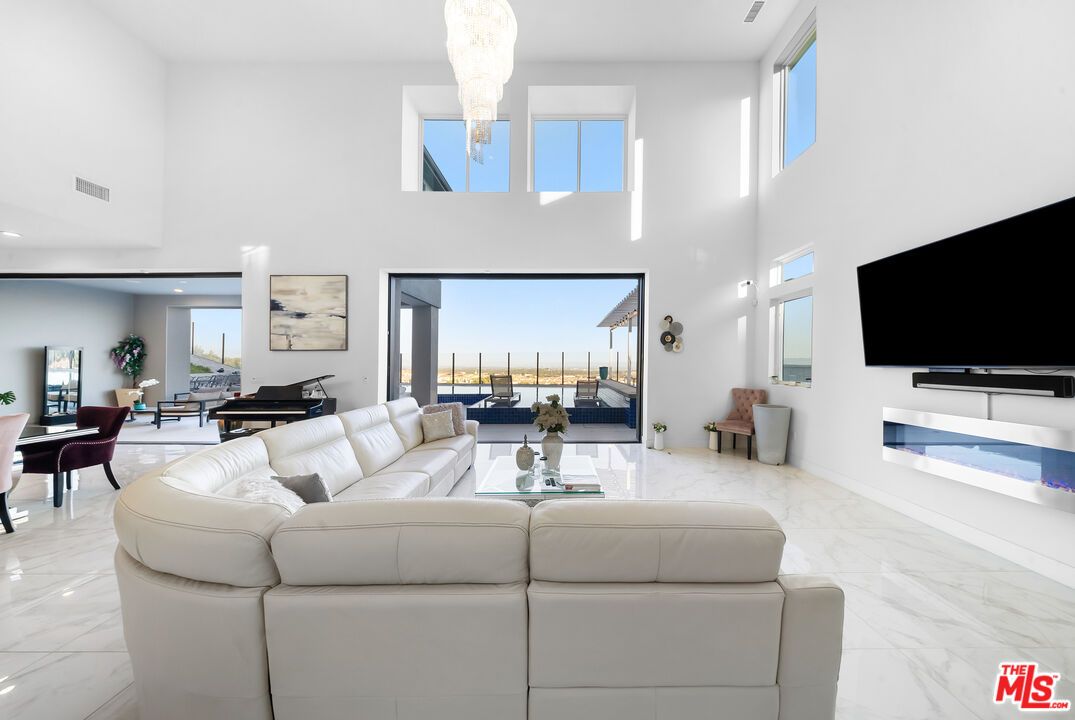 Chandelier, Interior, Living room, Marble, Piano, Recessed Lighting