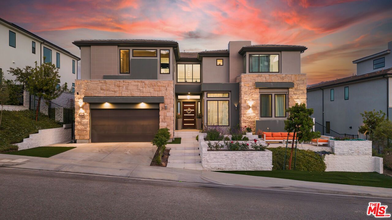 Attached, Exterior, Facade, Modern