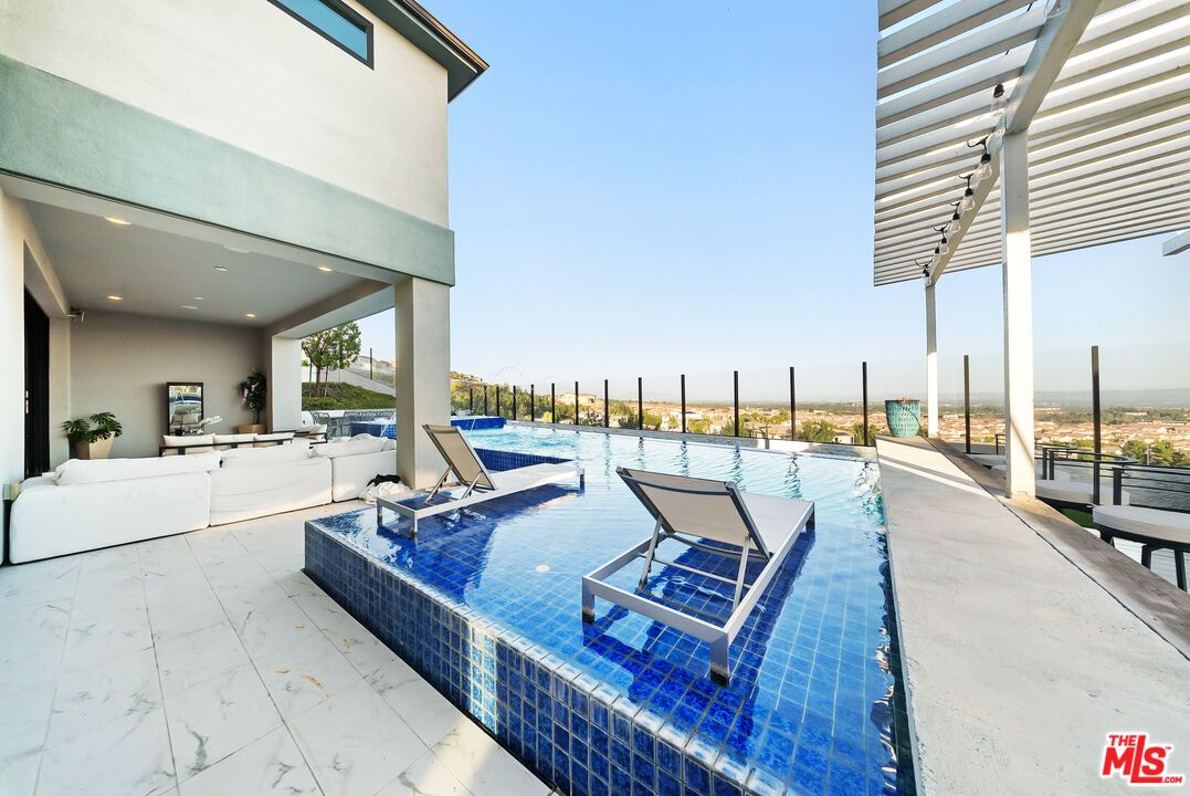 Exterior, Pool, Water