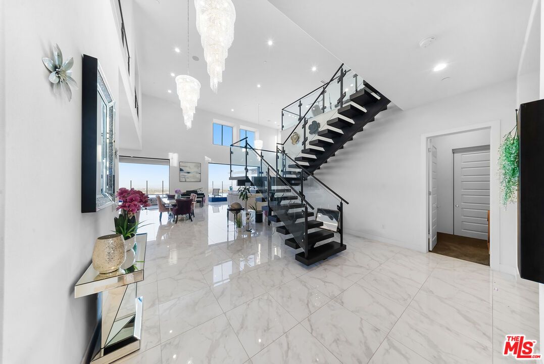 Chandelier, Dining room, Interior, Marble, Recessed Lighting