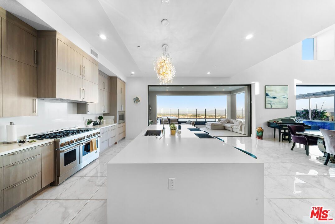 Chandelier, Dining room, Interior, Kitchen, Marble, Recessed Lighting, Stainless Steel Appliances, Water