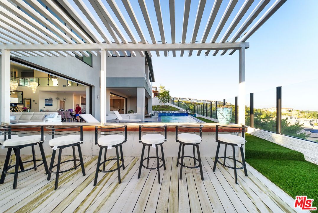 Exterior, Outdoor Kitchen