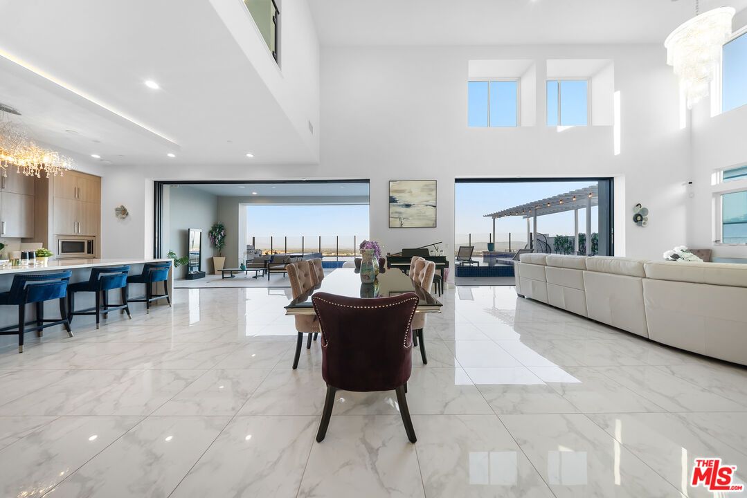 Chandelier, Dining room, Interior, Kitchen, Living room, Marble, Recessed Lighting, Water