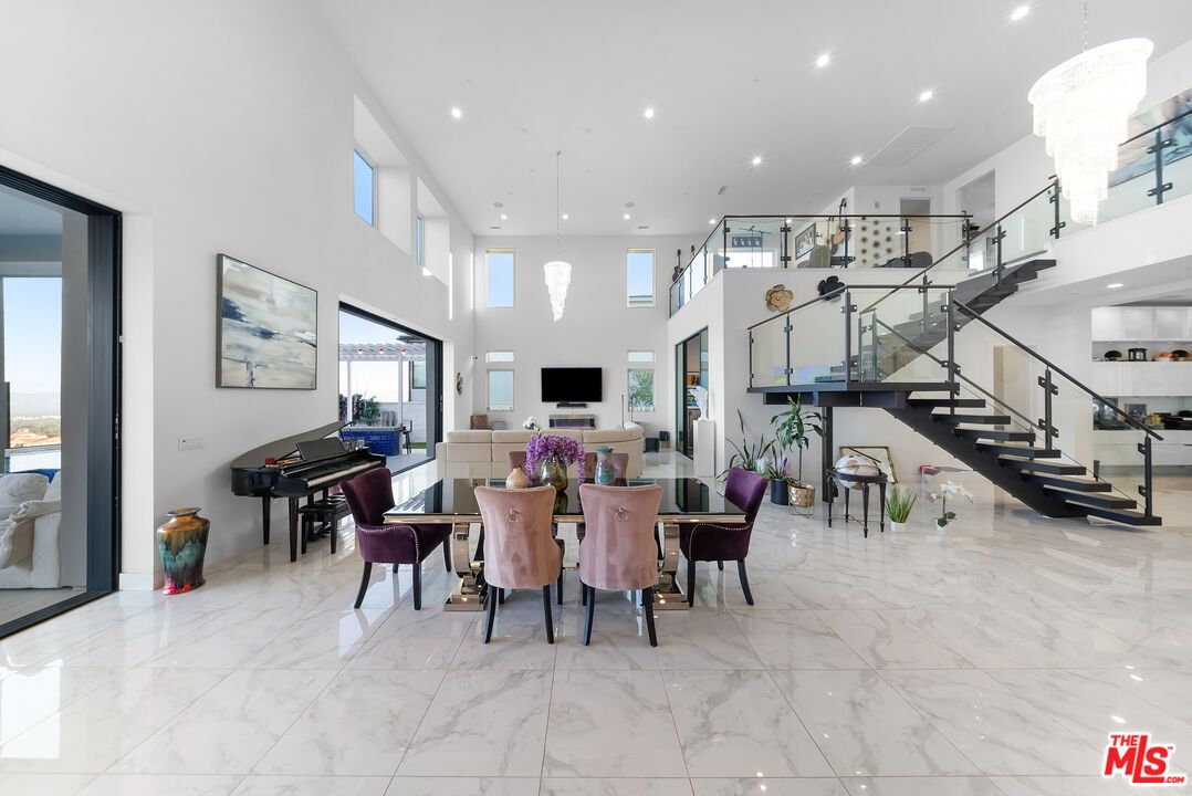 Chandelier, Dining room, Interior, Marble, Pendant Lights, Piano, Recessed Lighting, Water