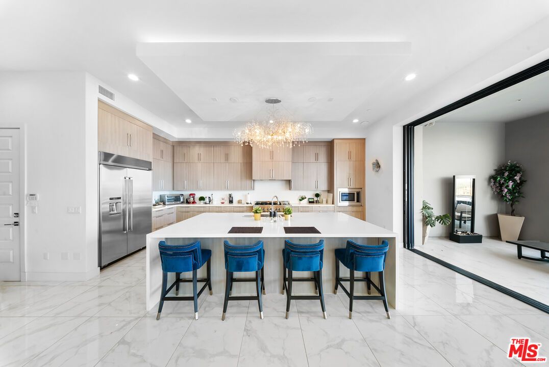 Chandelier, Interior, Kitchen, Marble, Recessed Lighting, Stainless Steel Appliances