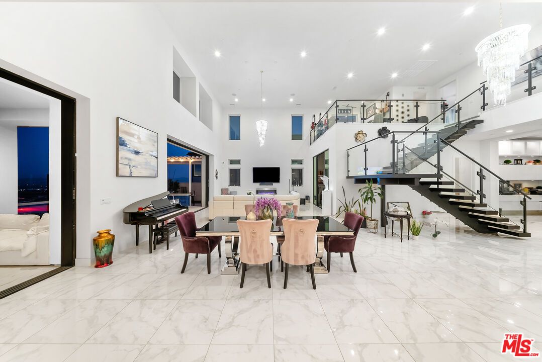 Chandelier, Dining room, Interior, Marble, Pendant Lights, Recessed Lighting