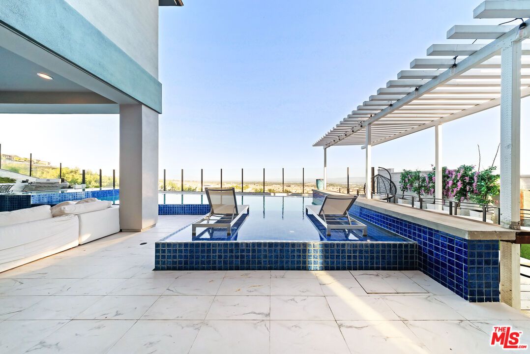 Exterior, Pool, Water