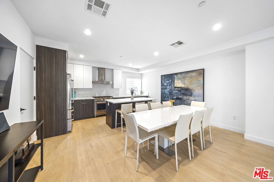 Dining room, Interior, Kitchen, Recessed Lighting, Wood Texture Flooring