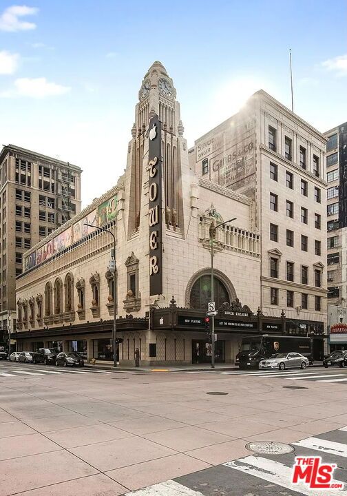 Exterior, Facade, Chicago School