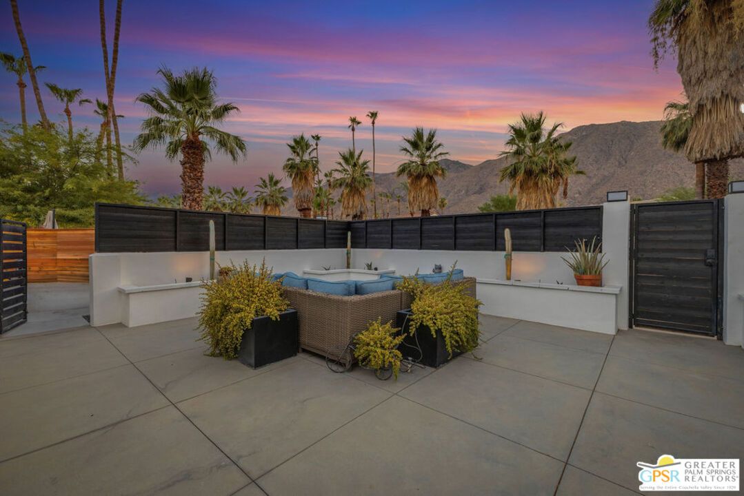 Exterior, Outdoor Kitchen